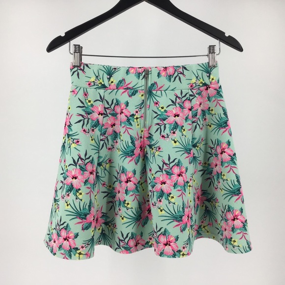 Divided H&M Hibiscus Patterned Skater Skirt, Small - Picture 10 of 16